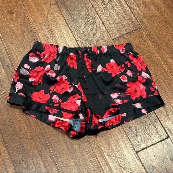 Medium Victoria’s Secret VS Floral Black and Red Women's Shorts - Picture 2 of 9